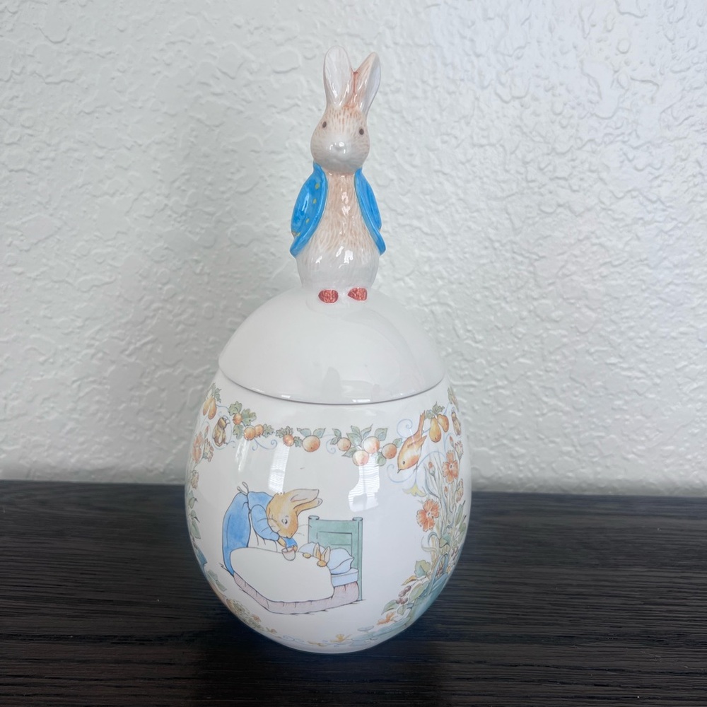 Beatrix Potter Peter Rabbit cookie jar from 1996, made by Teleflora
